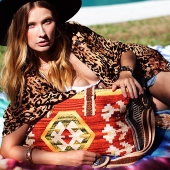 Montezuma’s Navajo & Southwestern Print Tr… - Picture 5 of 12